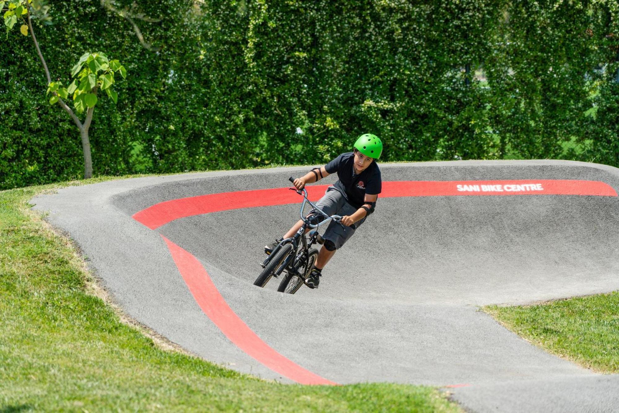 Готель Sani Club Екстер'єр фото